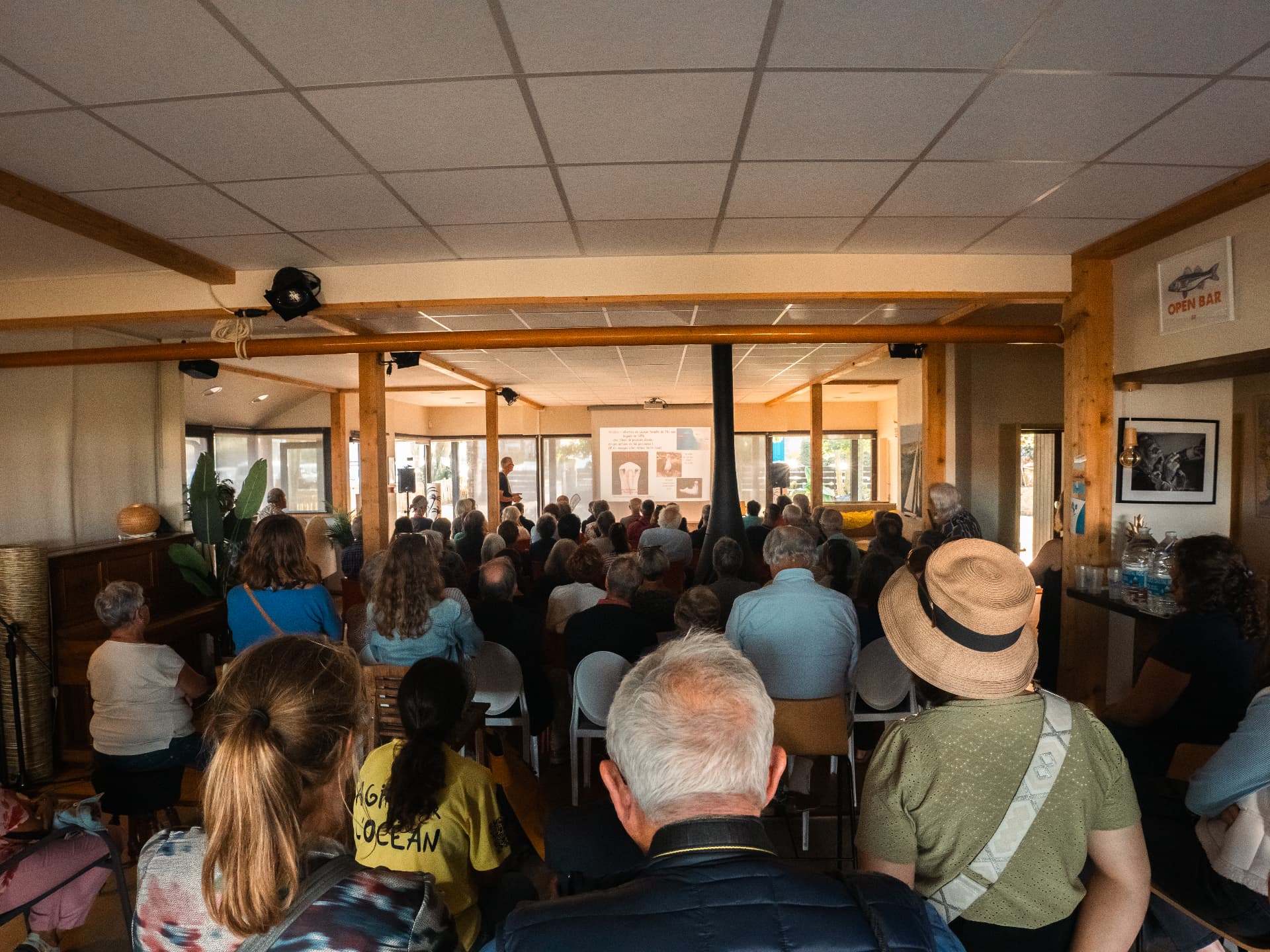 Salle comble pendant la conférence